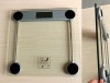 Electronic bathroom body scale