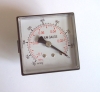 Square pressure gauge